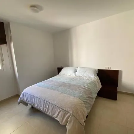 Modern Three Bedroom Flat *